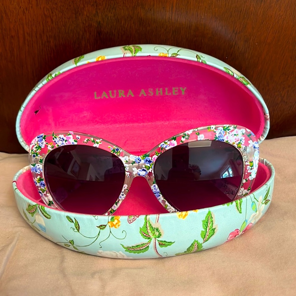 Laura Ashley Sunglasses With/Case